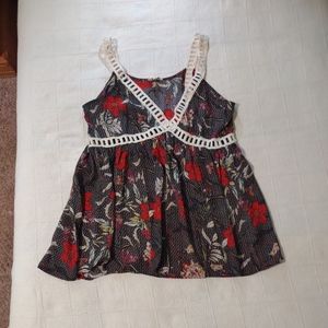 Umgee summer blouse, size Large, Red Floral pattern on Black background